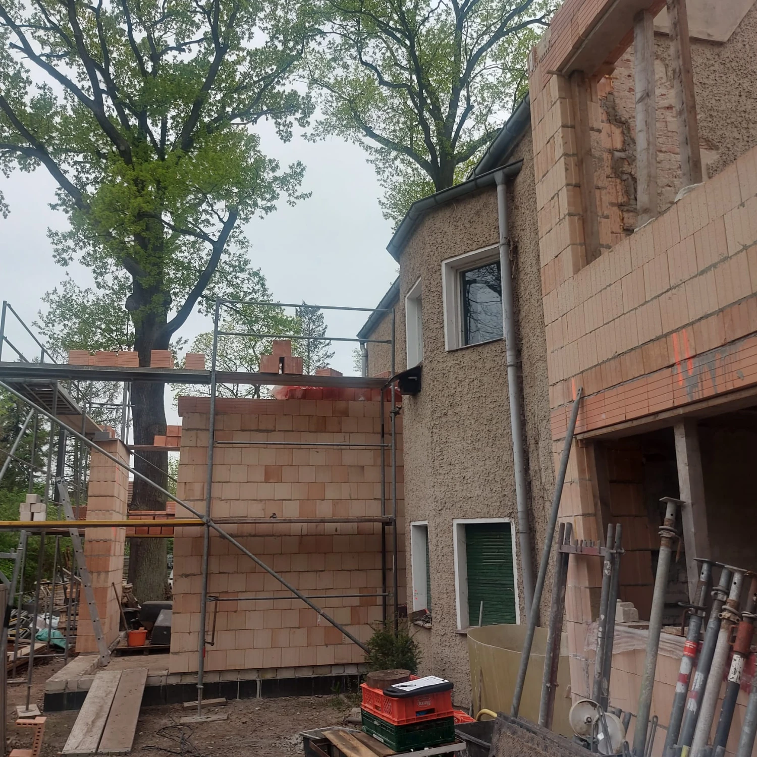 Patrick Ott auf der Baustelle